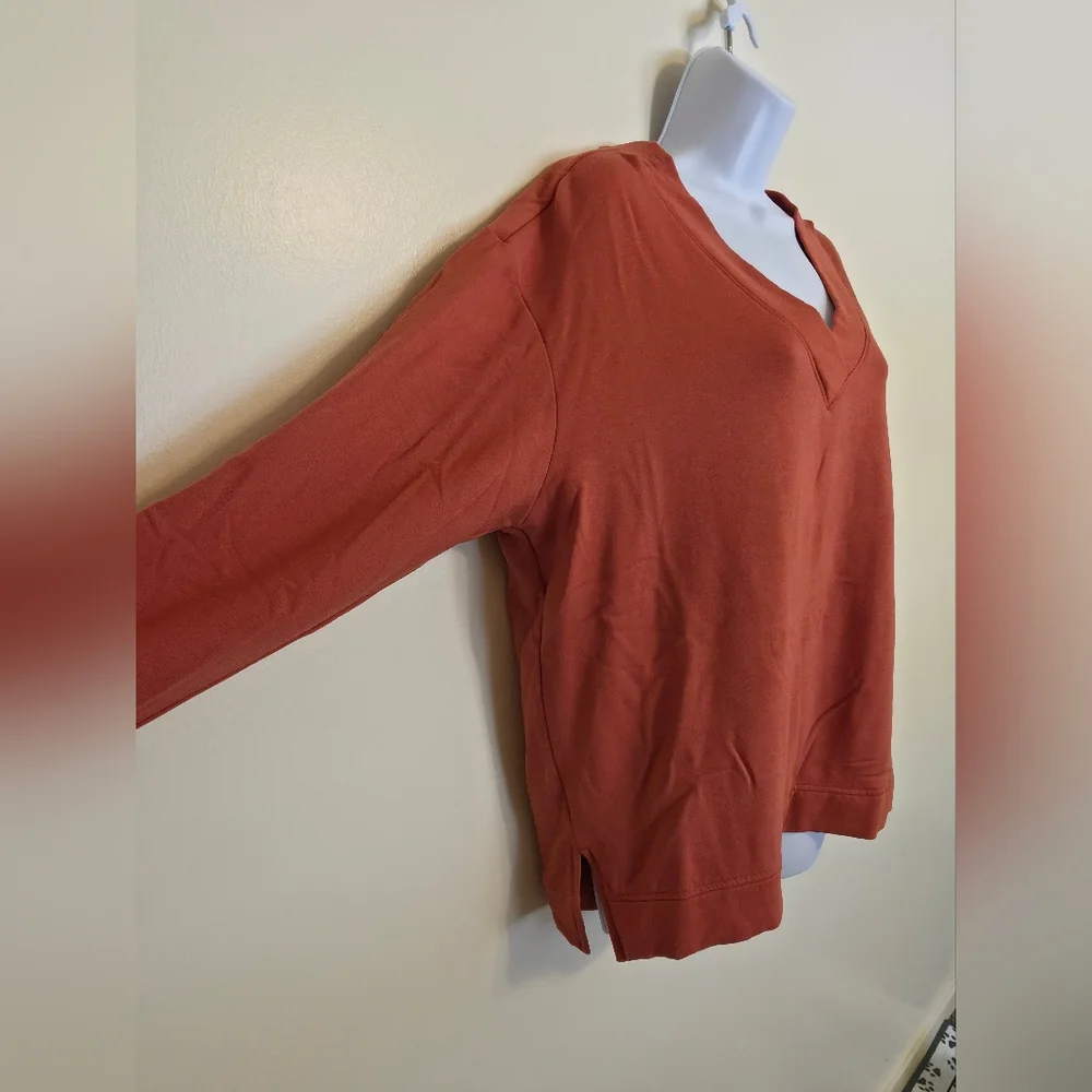 NWOT Orvis Rust Orange V-Neck Pullover Sweater, Large